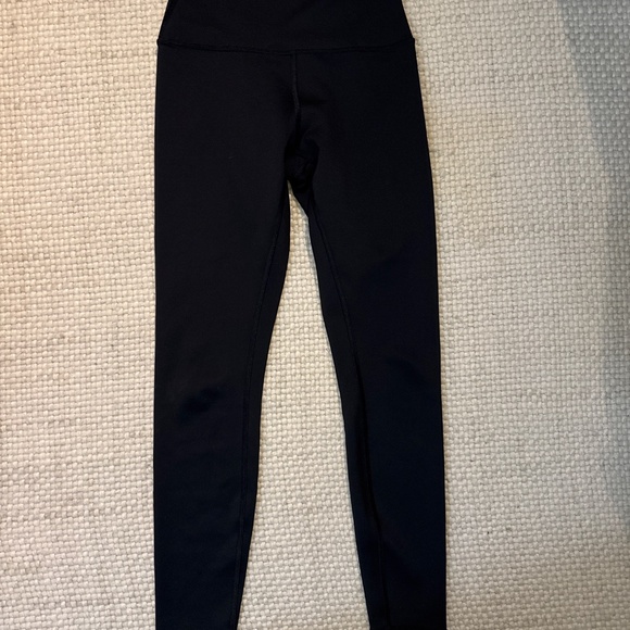 Like NEW Black ALO Yoga Athletic Leggings SZ Small - Picture 2 of 3